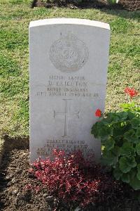 Ismailia War Memorial Cemetery - Crichton, David